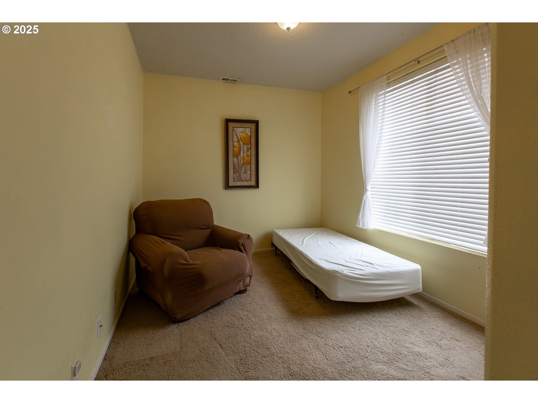 6964 Bluebelle Way Springfield, OR 97478 - Photo 25 of 35 a living room with furniture and a window