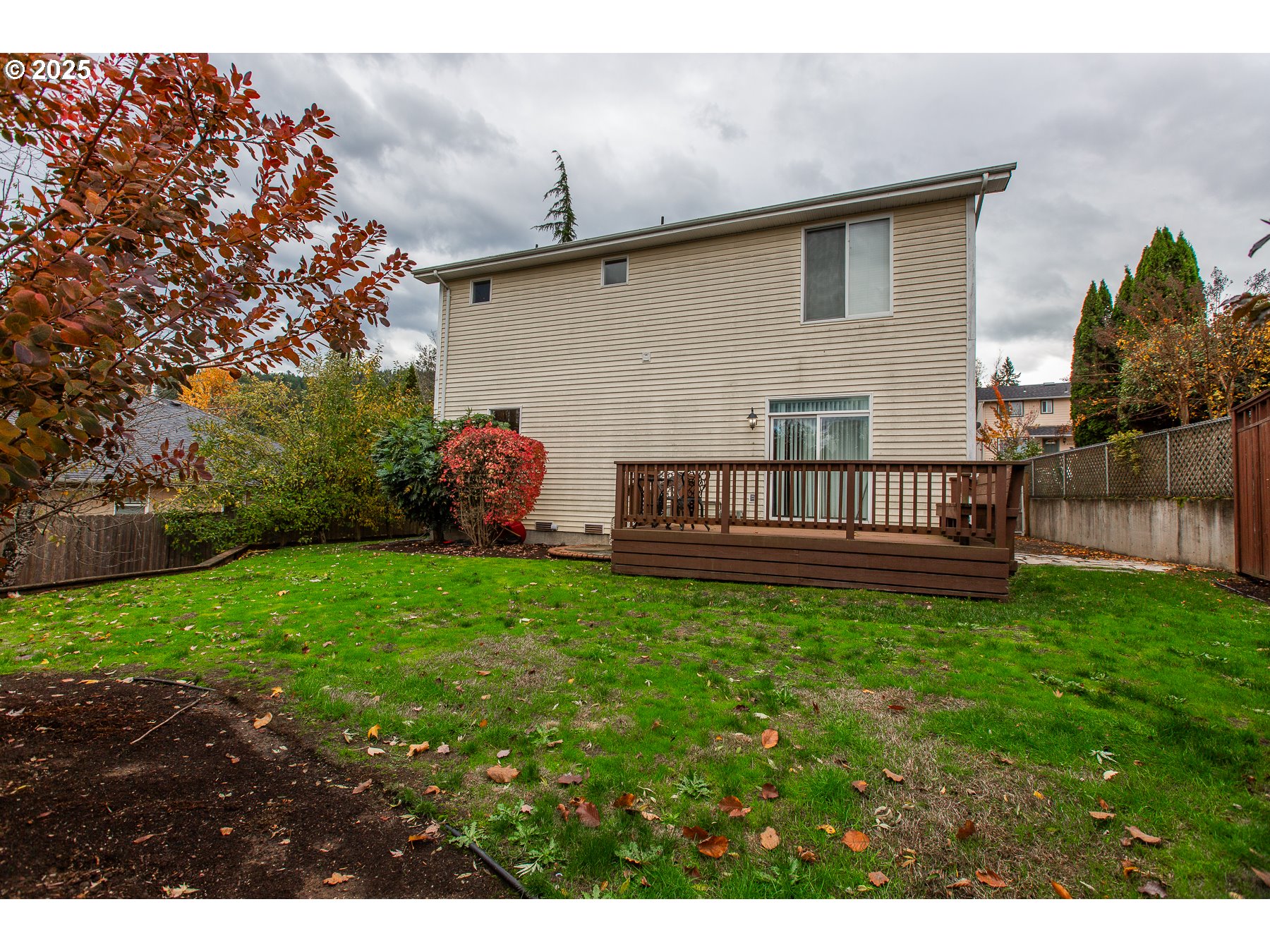 6964 Bluebelle Way Springfield, OR 97478 - Photo 31 of 35 a view of a house with backyard and garden