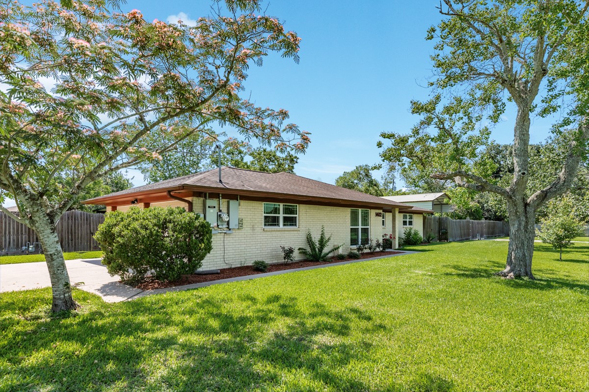 1412 Buchta Road Angleton, TX 77515 - Photo 7 of 48