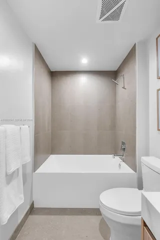 $4,700 | 601 North Miami Avenue, Unit 1607, Miami, FL 33132