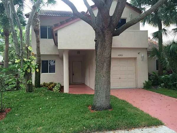 a front view of house with yard