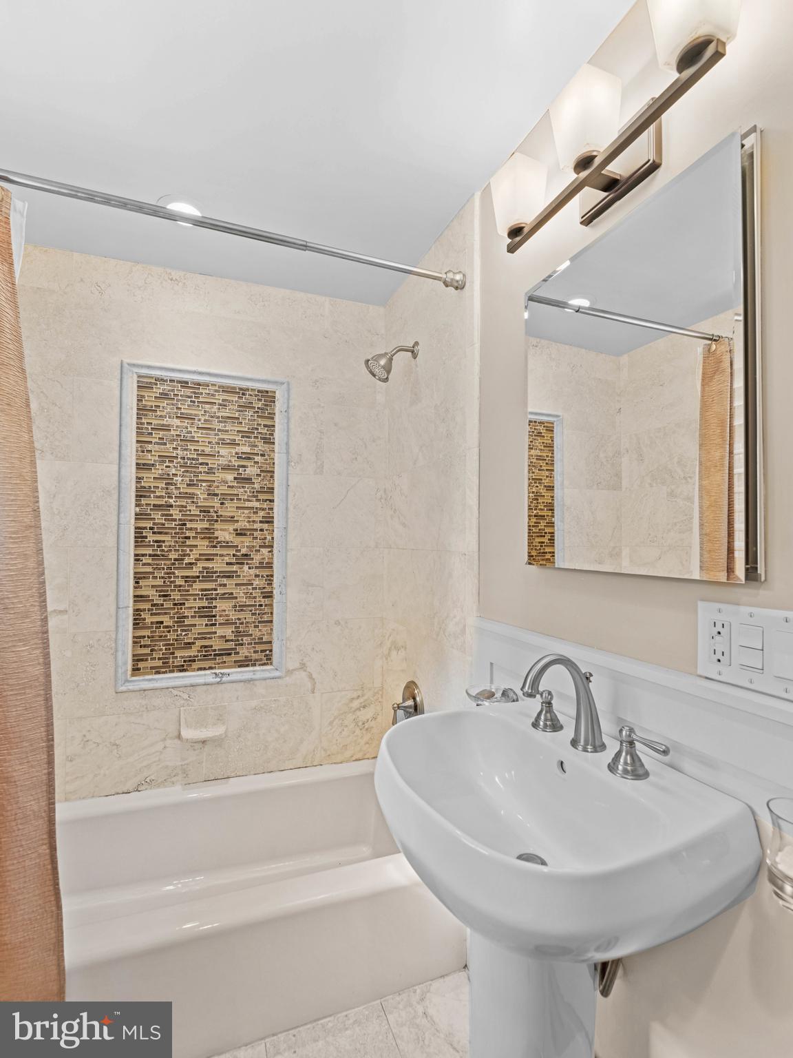 129 Kingston Road Cheltenham, PA 19012 - Photo 21 of 40 Full Bath with Tub - Floor #2