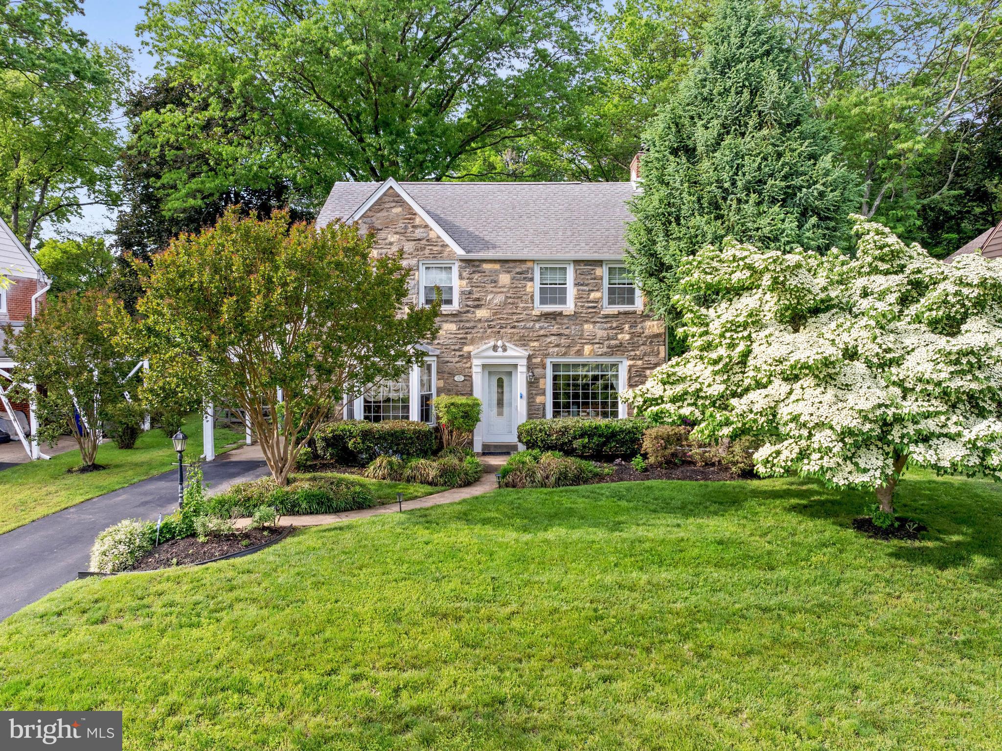 129 Kingston Road Cheltenham, PA 19012 - Photo 35 of 40 Front Yard Overview