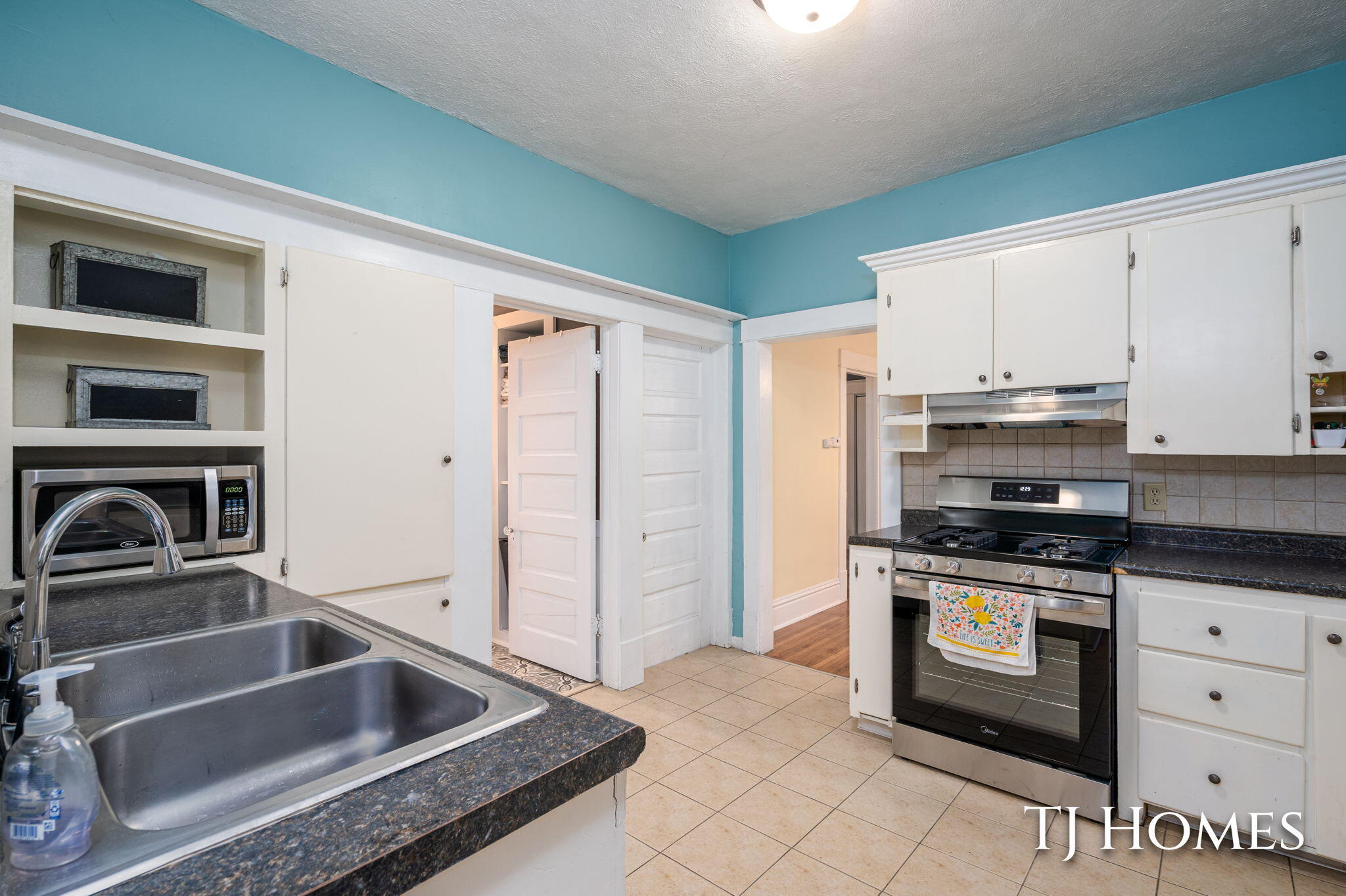 619 Lydia Street Northeast Grand Rapids, MI 49503 - Photo 14 of 36 20-web-or-mls-619 Lydia St NE-20