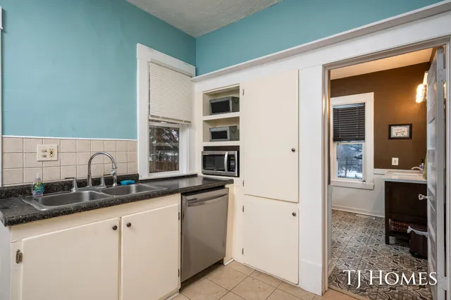 $269,900 | 619 Lydia Street Northeast, Grand Rapids, MI 49503