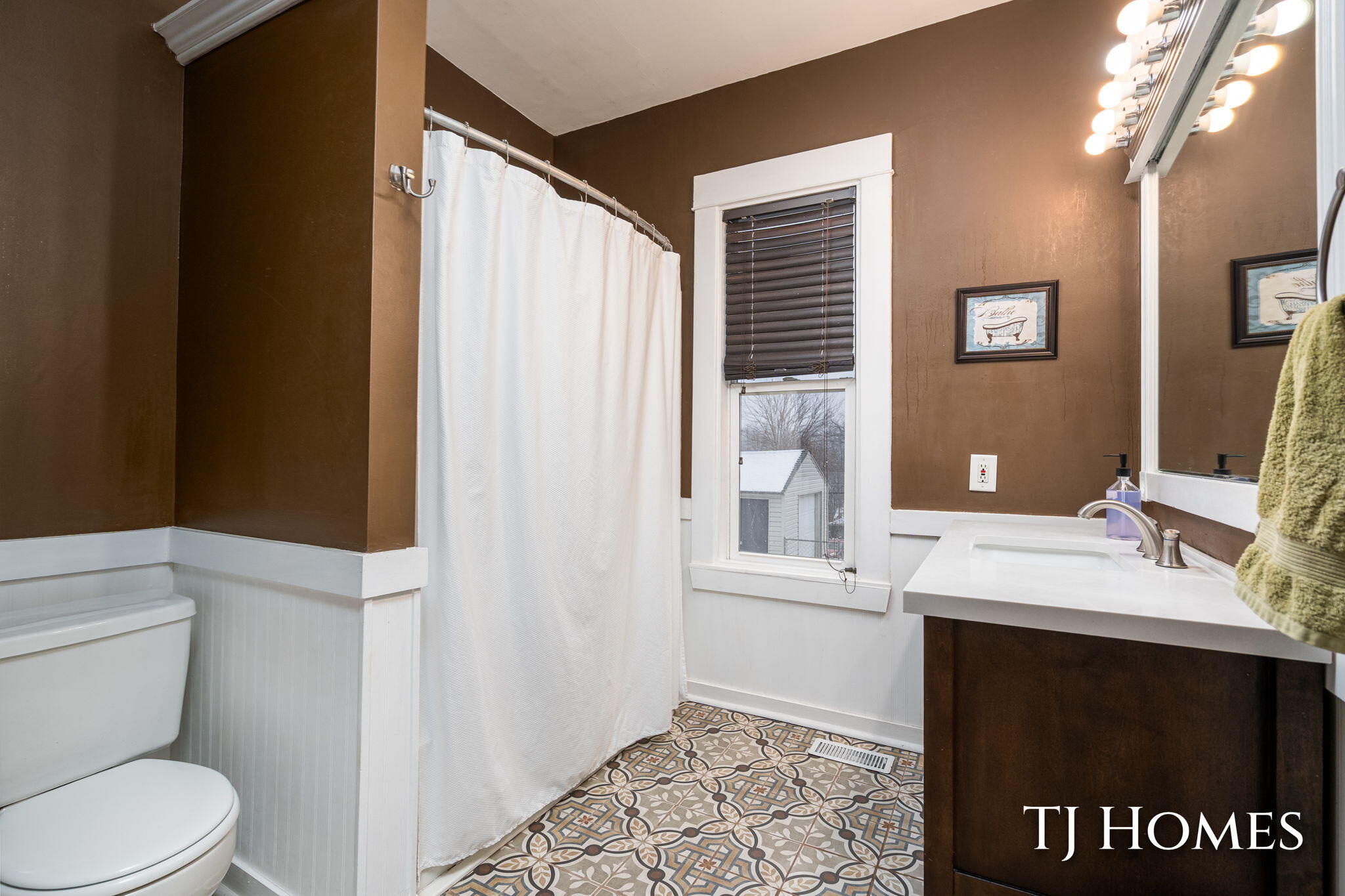 619 Lydia Street Northeast Grand Rapids, MI 49503 - Photo 16 of 36 22-web-or-mls-619 Lydia St NE-22