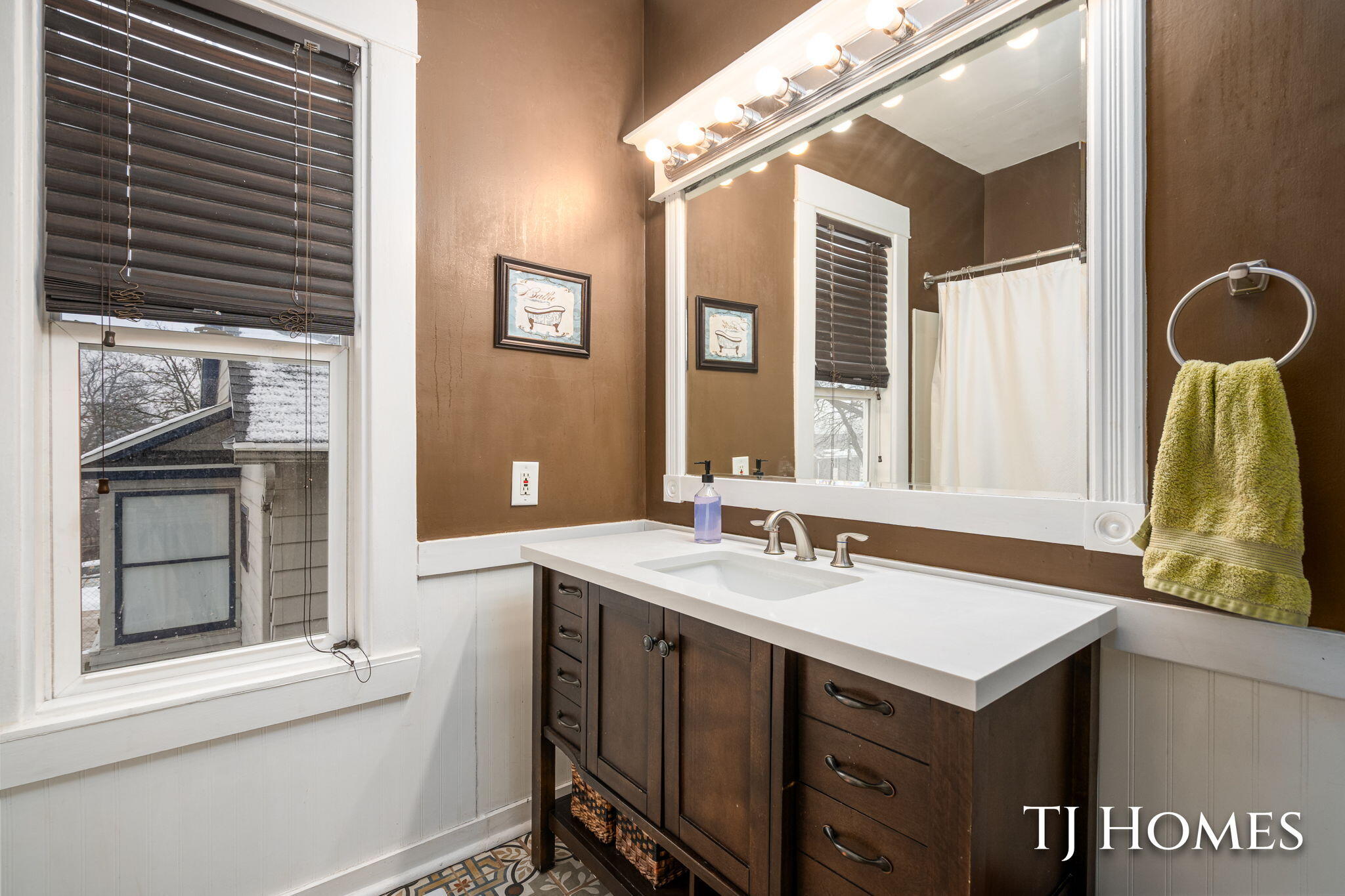 619 Lydia Street Northeast Grand Rapids, MI 49503 - Photo 17 of 36 23-web-or-mls-619 Lydia St NE-23