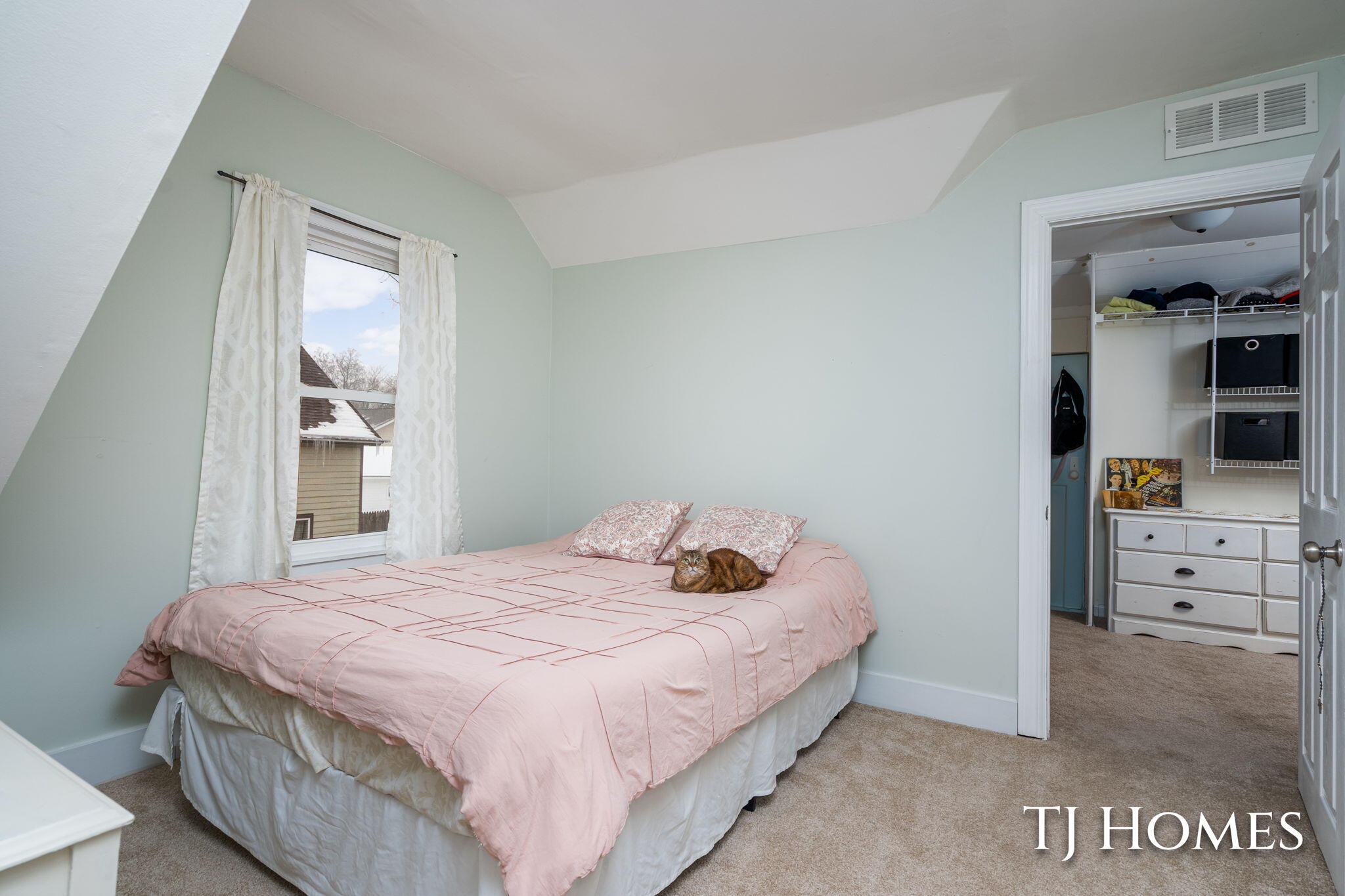 619 Lydia Street Northeast Grand Rapids, MI 49503 - Photo 23 of 36 29-web-or-mls-619 Lydia St NE-29