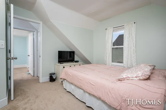 $269,900 | 619 Lydia Street Northeast, Grand Rapids, MI 49503