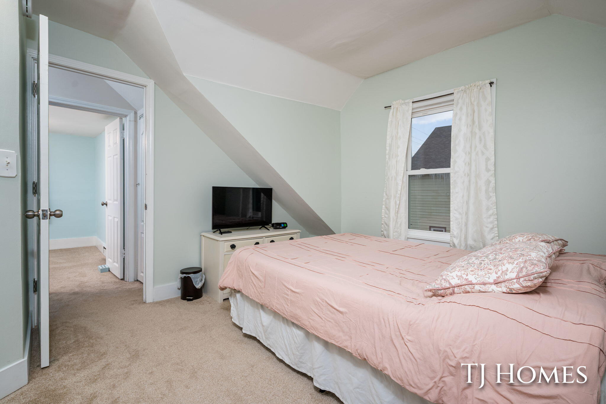 619 Lydia Street Northeast Grand Rapids, MI 49503 - Photo 24 of 36 30-web-or-mls-619 Lydia St NE-30