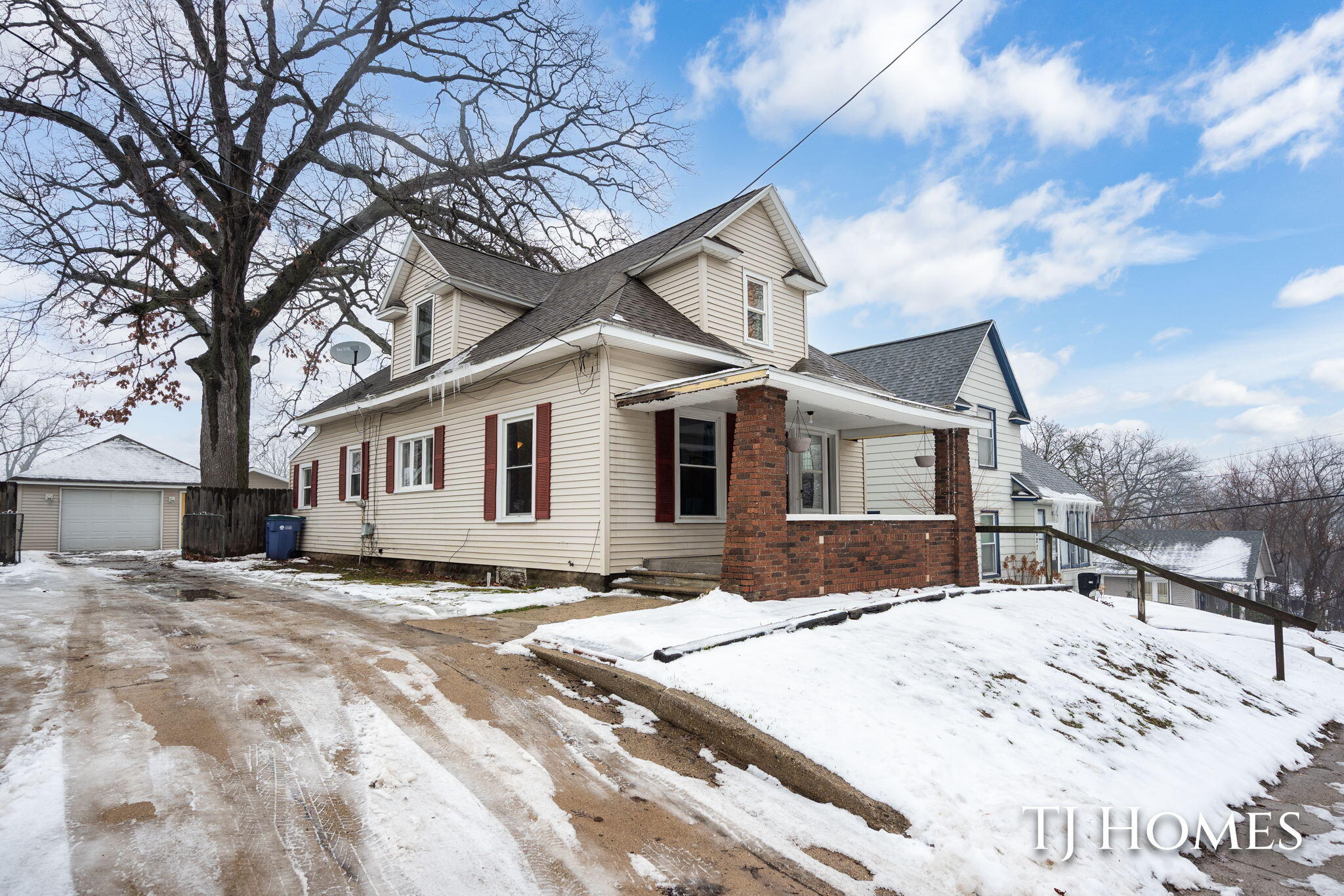 619 Lydia Street Northeast Grand Rapids, MI 49503 - Photo 34 of 36 3-web-or-mls-619 Lydia St NE-3