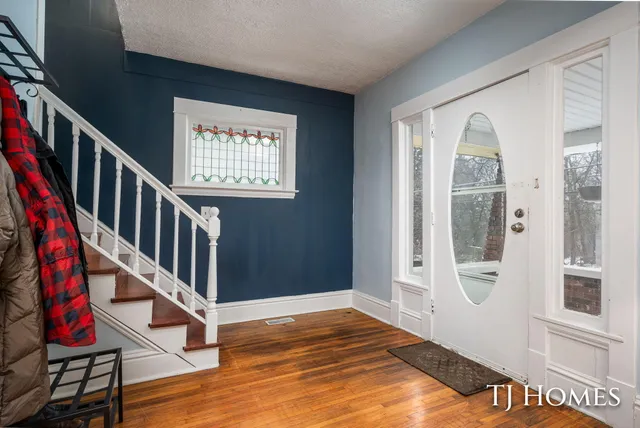 $269,900 | 619 Lydia Street Northeast, Grand Rapids, MI 49503