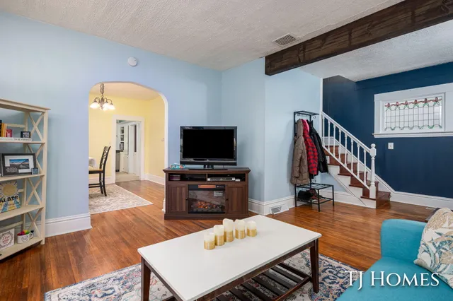 $269,900 | 619 Lydia Street Northeast, Grand Rapids, MI 49503