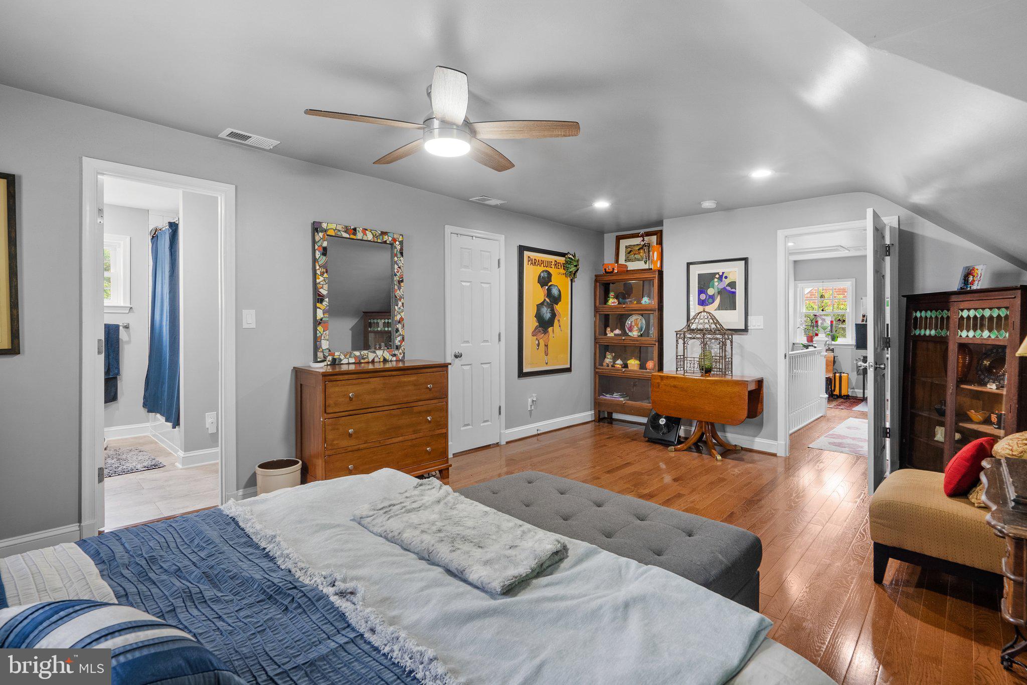 9911 Edgehill Lane Silver Spring, MD 20901 - Photo 24 of 45 a living room with furniture and a flat screen tv