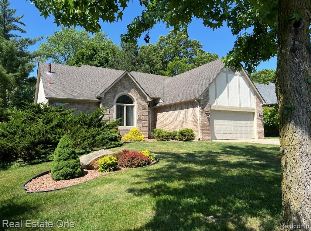 2184 Reagan Drive Rochester Hills, MI 48309 - Photo 1 of 28