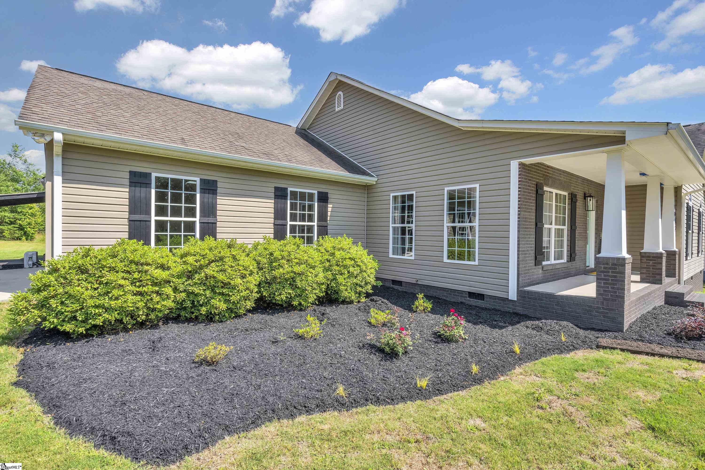 1013 Pearson Road Woodruff, SC 29388 - Photo 3 of 23