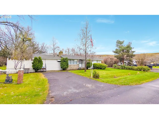 a black and white photo of a swimming pool