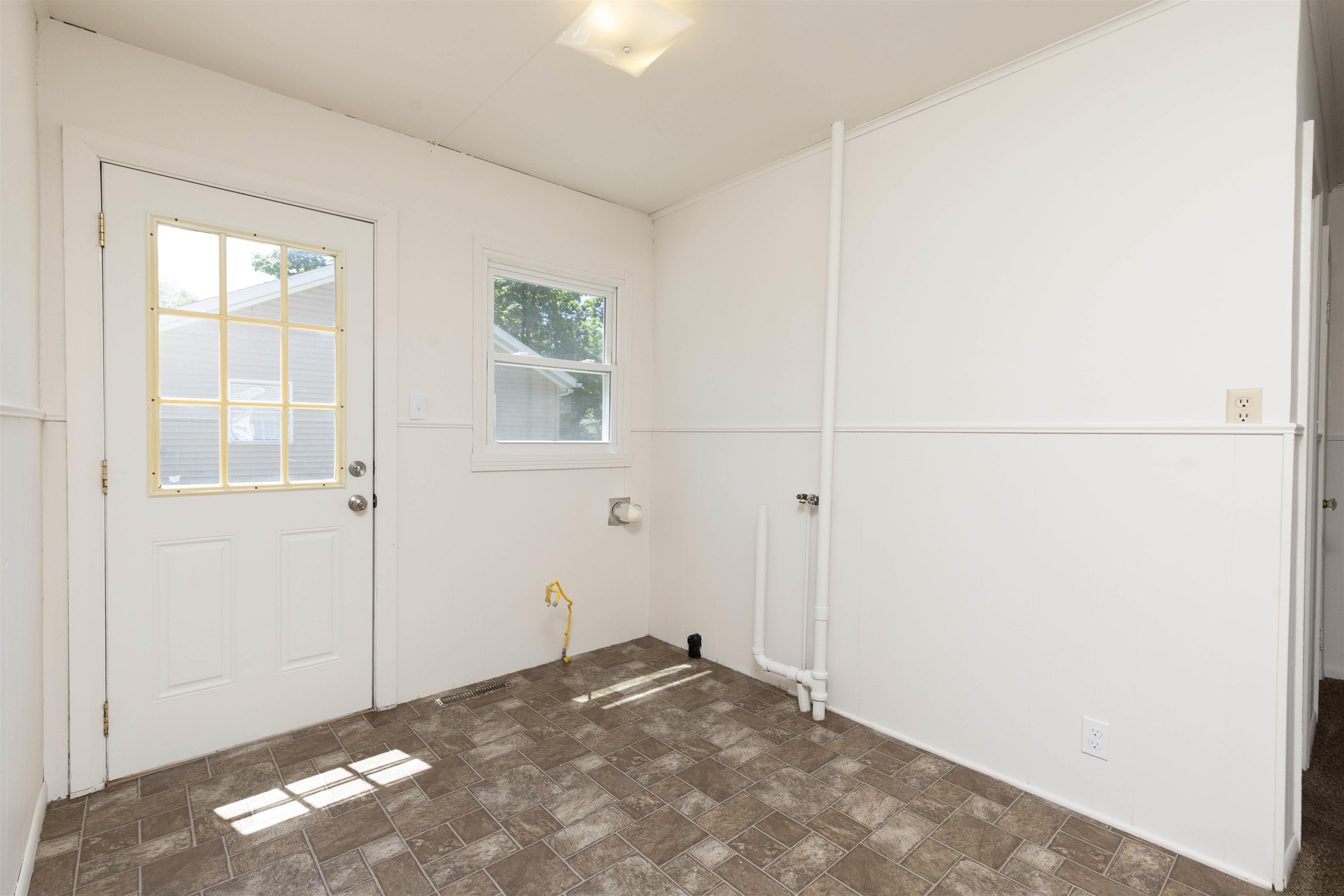 1002 East Sugnet Road Midland, MI 48642 - Photo 19 of 28