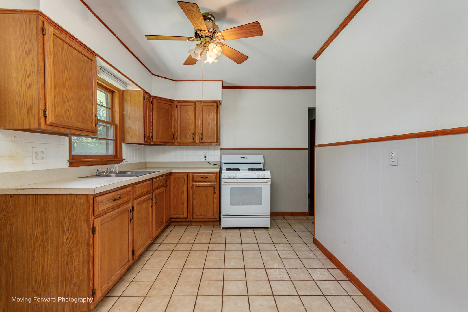 7S175 North Eola Road Aurora, IL 60502 - Photo 7 of 17