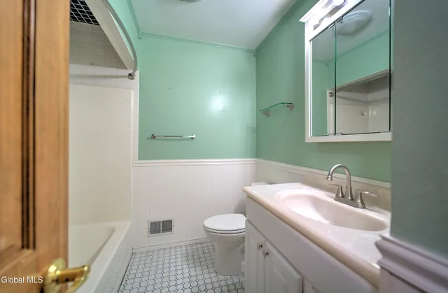 $439,000 | 1 Laurel Lane, Niskayuna, NY 12304