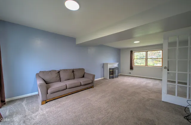 $439,000 | 1 Laurel Lane, Niskayuna, NY 12304