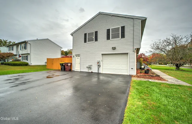 $439,000 | 1 Laurel Lane, Niskayuna, NY 12304