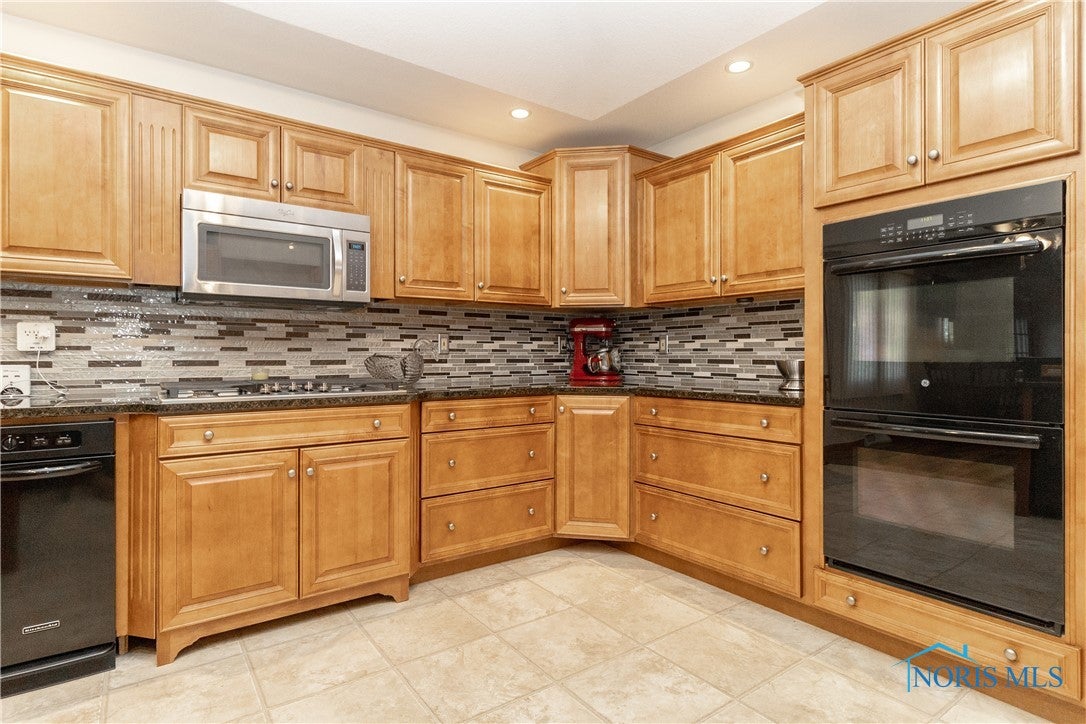 30137 Lemoyne Road Walbridge, OH 43465 - Photo 9 of 36 Gallery Image 9