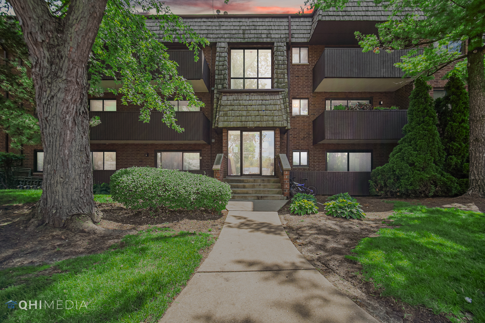 484 Timber Ridge Drive, Unit 106 Carol Stream, IL 60188 - Photo 2 of 23 a front view of a house with garden