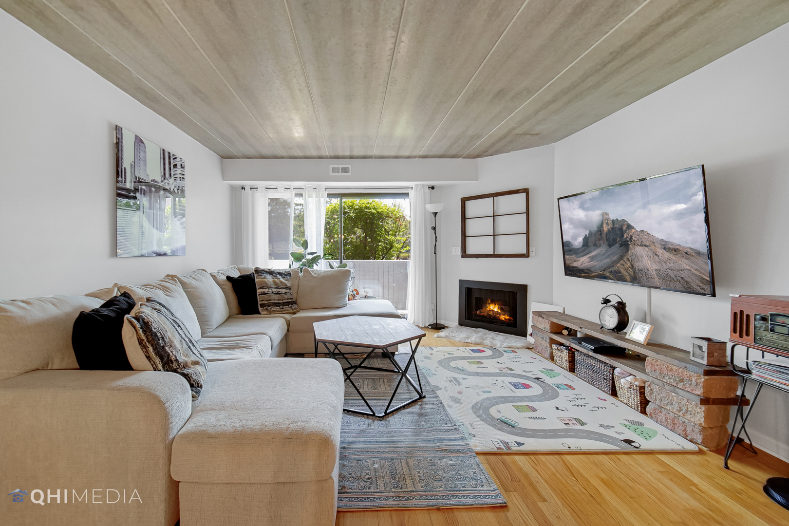 484 Timber Ridge Drive, Unit 106 Carol Stream, IL 60188 - Photo 4 of 23 a living room with furniture and a fireplace