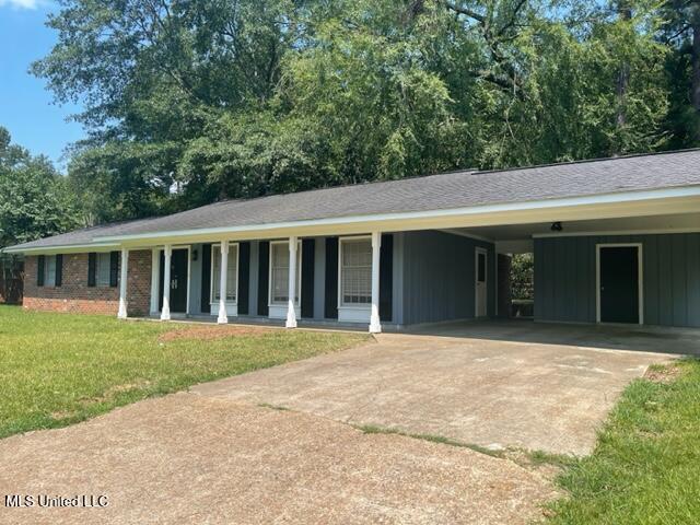 702 Persimmon Drive Starkville, MS 39759 - Photo 2 of 15 702 Persimmon Front 2
