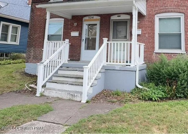 $1,750 | 534 North Courtland Street, East Stroudsburg, PA 18301