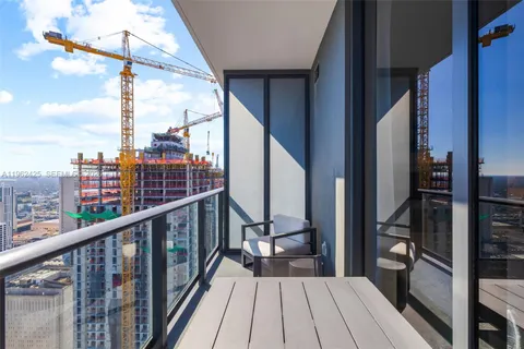 $395,000 | 159 Northeast 6th Street, Unit 4906, Miami, FL 33132