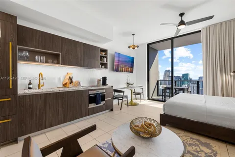 $395,000 | 159 Northeast 6th Street, Unit 4906, Miami, FL 33132