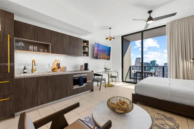 $395,000 | 159 Northeast 6th Street, Unit 4906, Miami, FL 33132