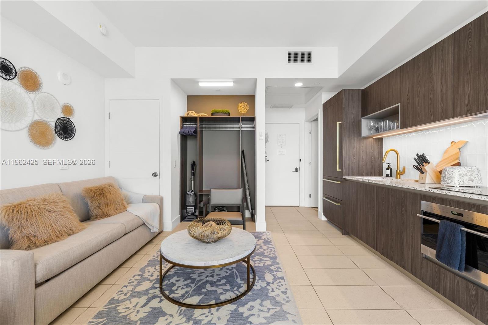 159 Northeast 6th Street, Unit 4906 Miami, FL 33132 - Photo 10 of 19