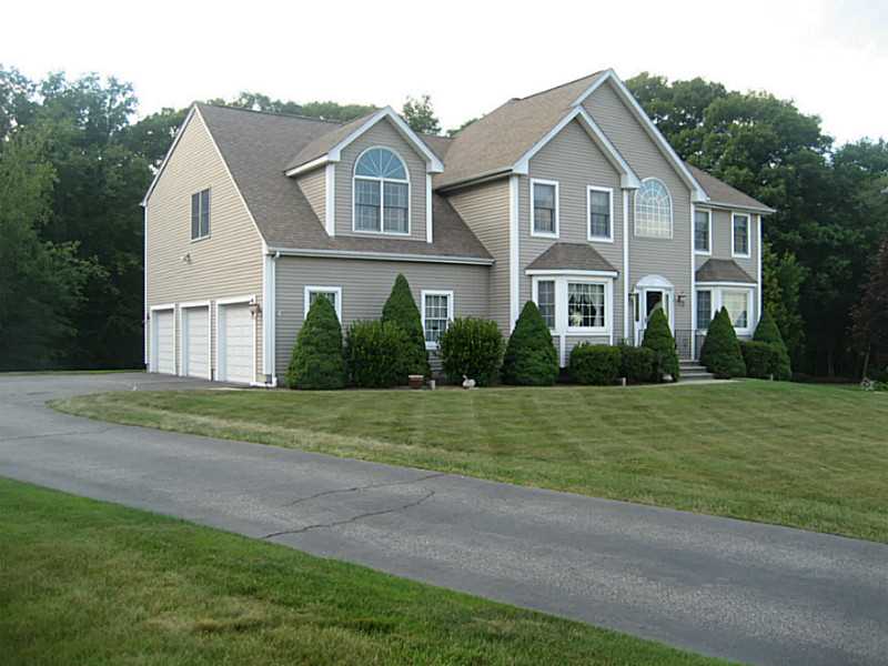 26 Windsong Road Cumberland, RI 02864 - Photo 1 of 25 Exterior Front.