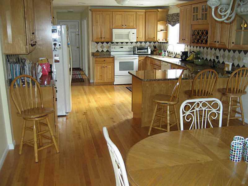 26 Windsong Road Cumberland, RI 02864 - Photo 5 of 25 Kitchen.