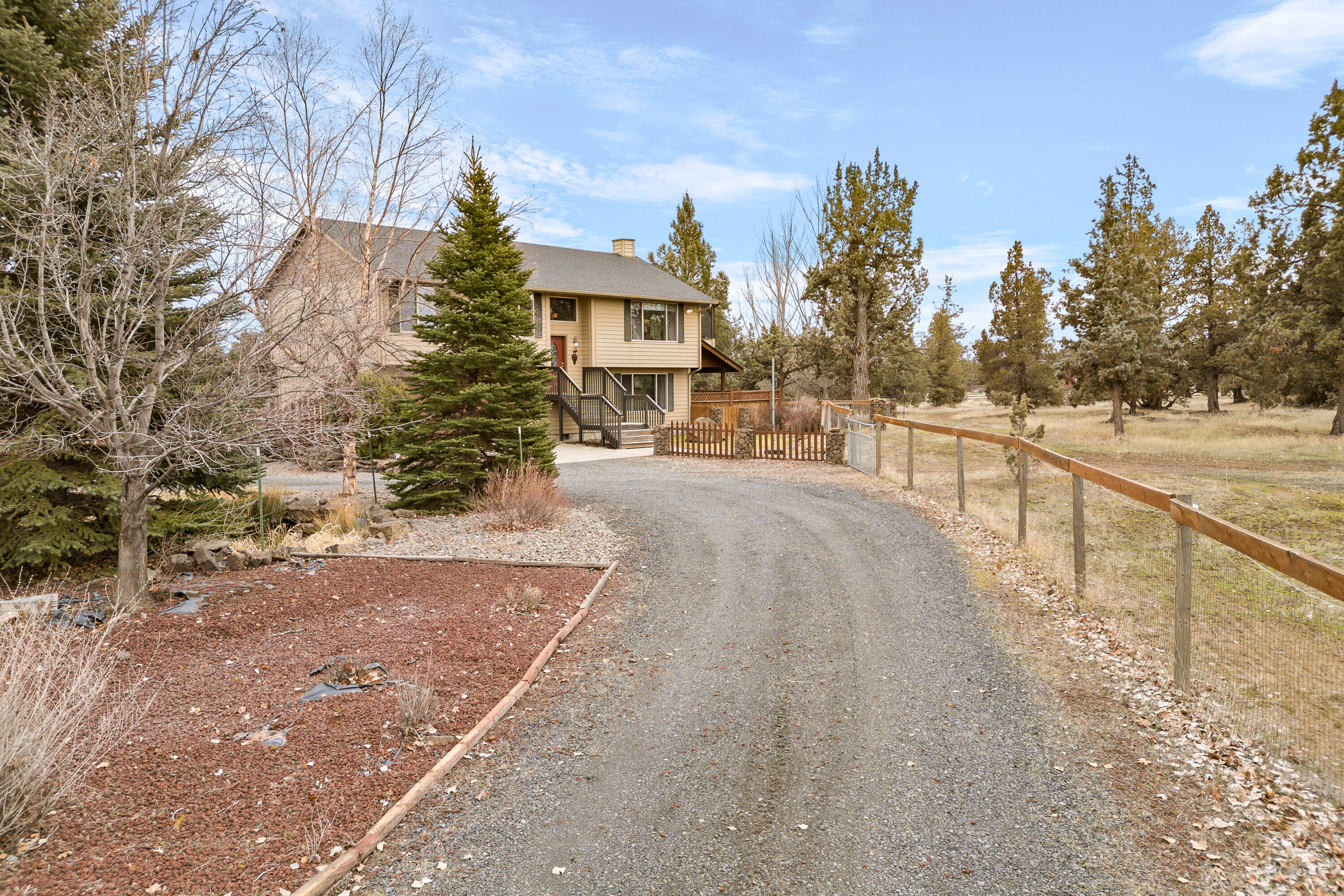5871 Southwest Badger Road Terrebonne, OR 97760 - Photo 31 of 50 Driveway leading up to home