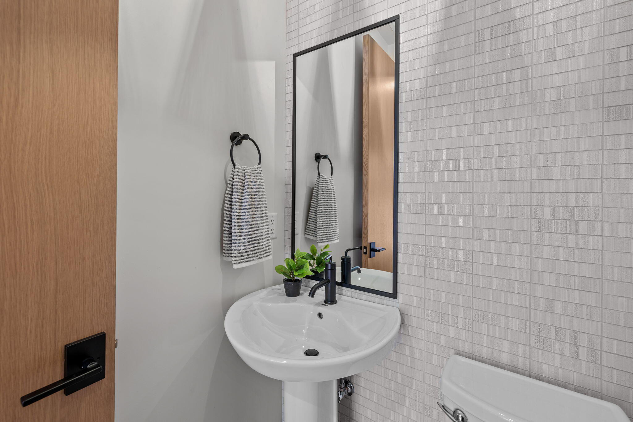 1175 Northwest Skyline Ranch Road Bend, OR 97703 - Photo 27 of 30 Powder Room