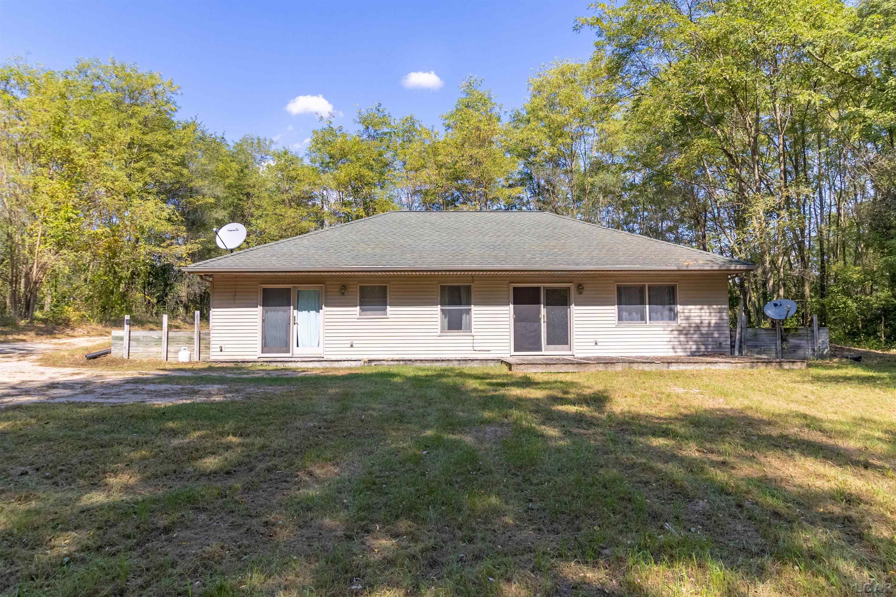2263 Sutton Road Adrian, MI 49221 - Photo 1 of 27 50190715-7776e96c-b1c4-419b-9b09-652caae7a9aa.JPG