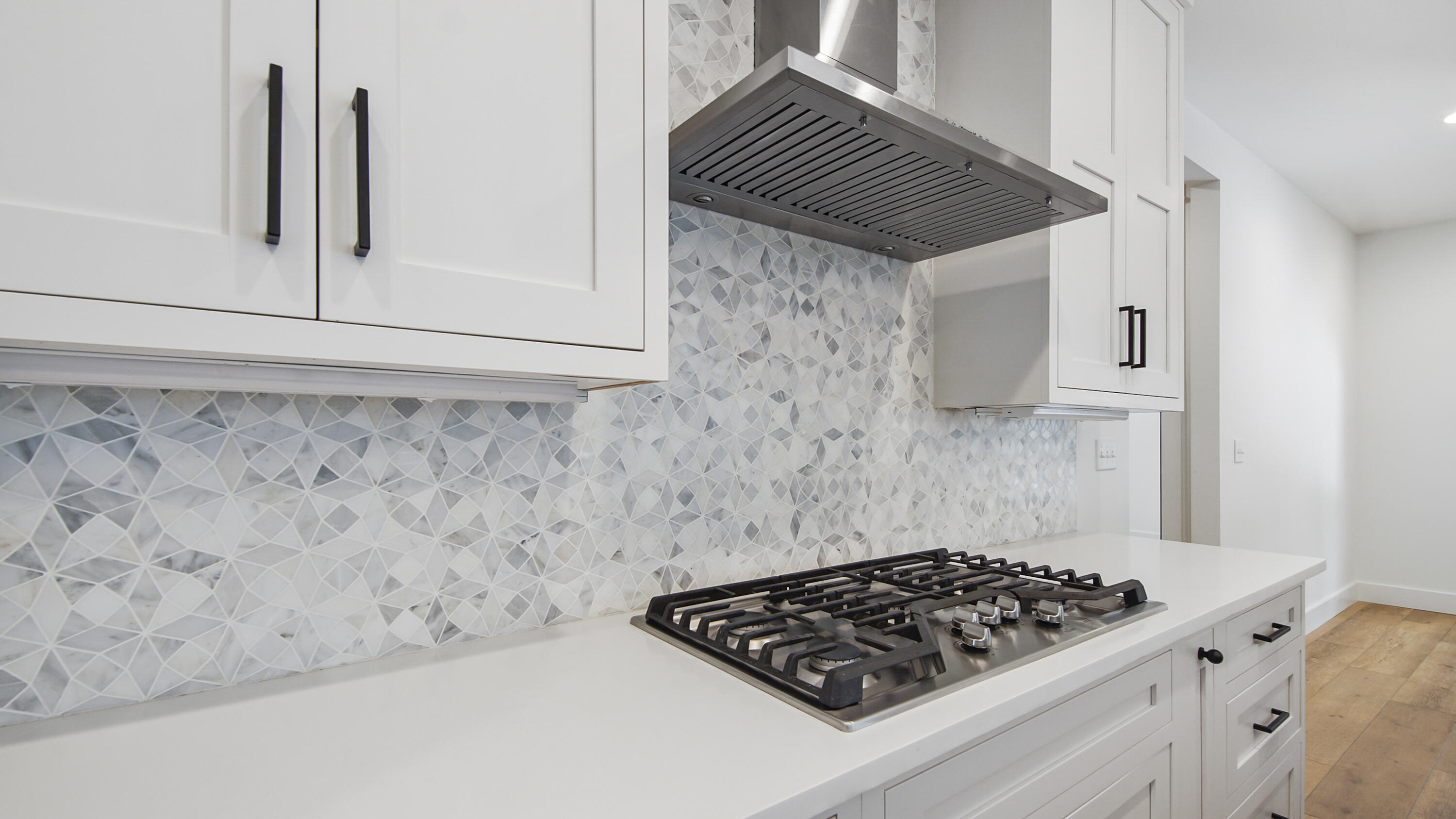 515 Hideaway Circle Santa Rosa Beach, FL 32459 - Photo 10 of 64 a bathroom with a stove