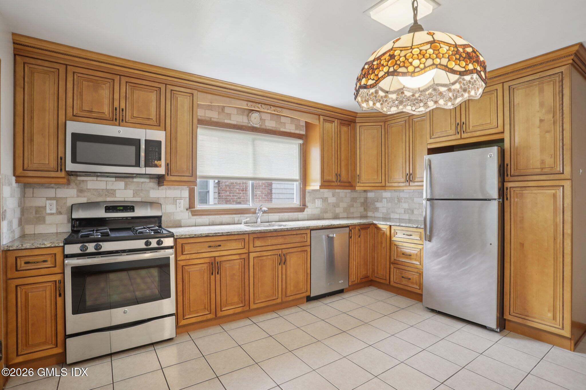 135 North Water Street Greenwich, CT 06830 - Photo 7 of 39 1-web-or-mls-N Water St-S1604-011