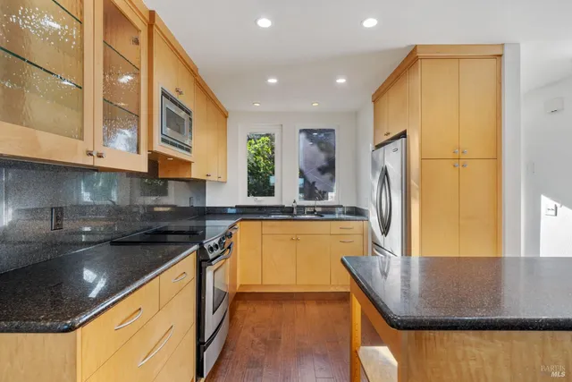 $939,000 | 204 Bay Vista Circle, Sausalito, CA 94965