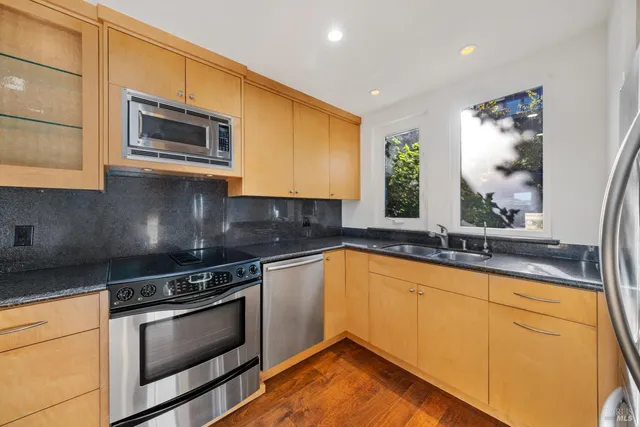 $939,000 | 204 Bay Vista Circle, Sausalito, CA 94965