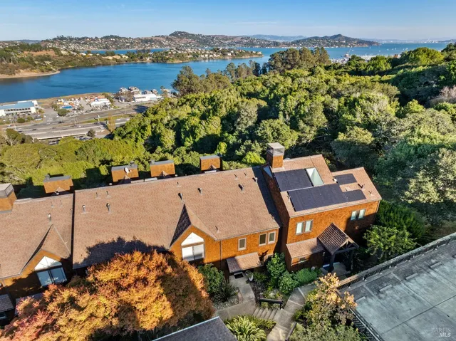 $939,000 | 204 Bay Vista Circle, Sausalito, CA 94965