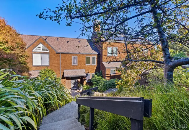 $939,000 | 204 Bay Vista Circle, Sausalito, CA 94965