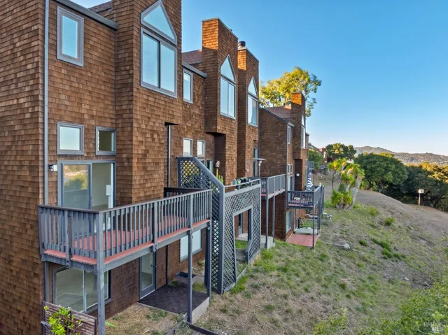 $939,000 | 204 Bay Vista Circle, Sausalito, CA 94965