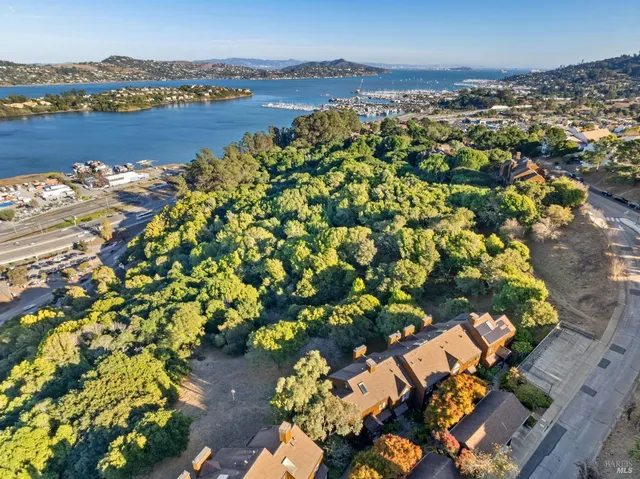 $939,000 | 204 Bay Vista Circle, Sausalito, CA 94965