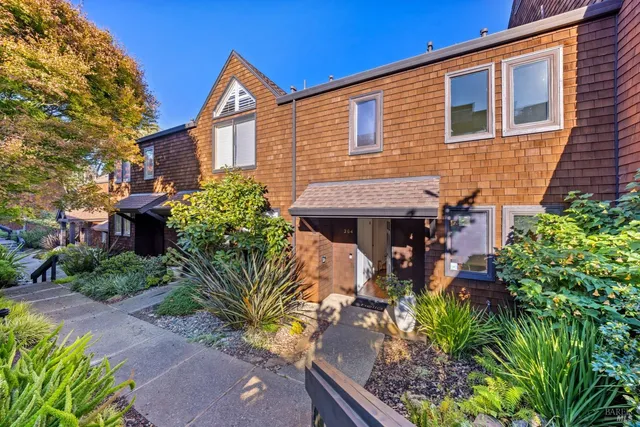 $939,000 | 204 Bay Vista Circle, Sausalito, CA 94965