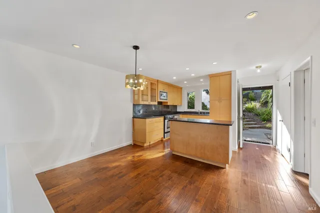 $939,000 | 204 Bay Vista Circle, Sausalito, CA 94965
